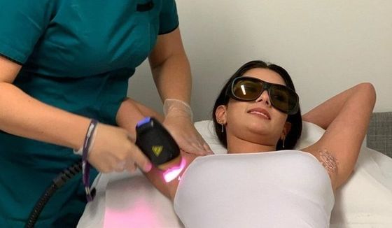 বহুমুখী উপাদান প্রক্রিয়াকরণ সমাধানের জন্য পরিবর্তনশীল তরঙ্গদৈর্ঘ্য প্রযুক্তি সমন্বিত কমপ্যাক্ট হ্যান্ডহেল্ড ডায়োড লেজার ডিভাইস